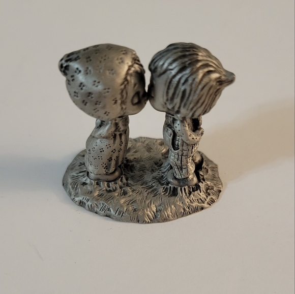 Hallmark Other - Hallmark Little Gallery Betsey n Beau Kissing